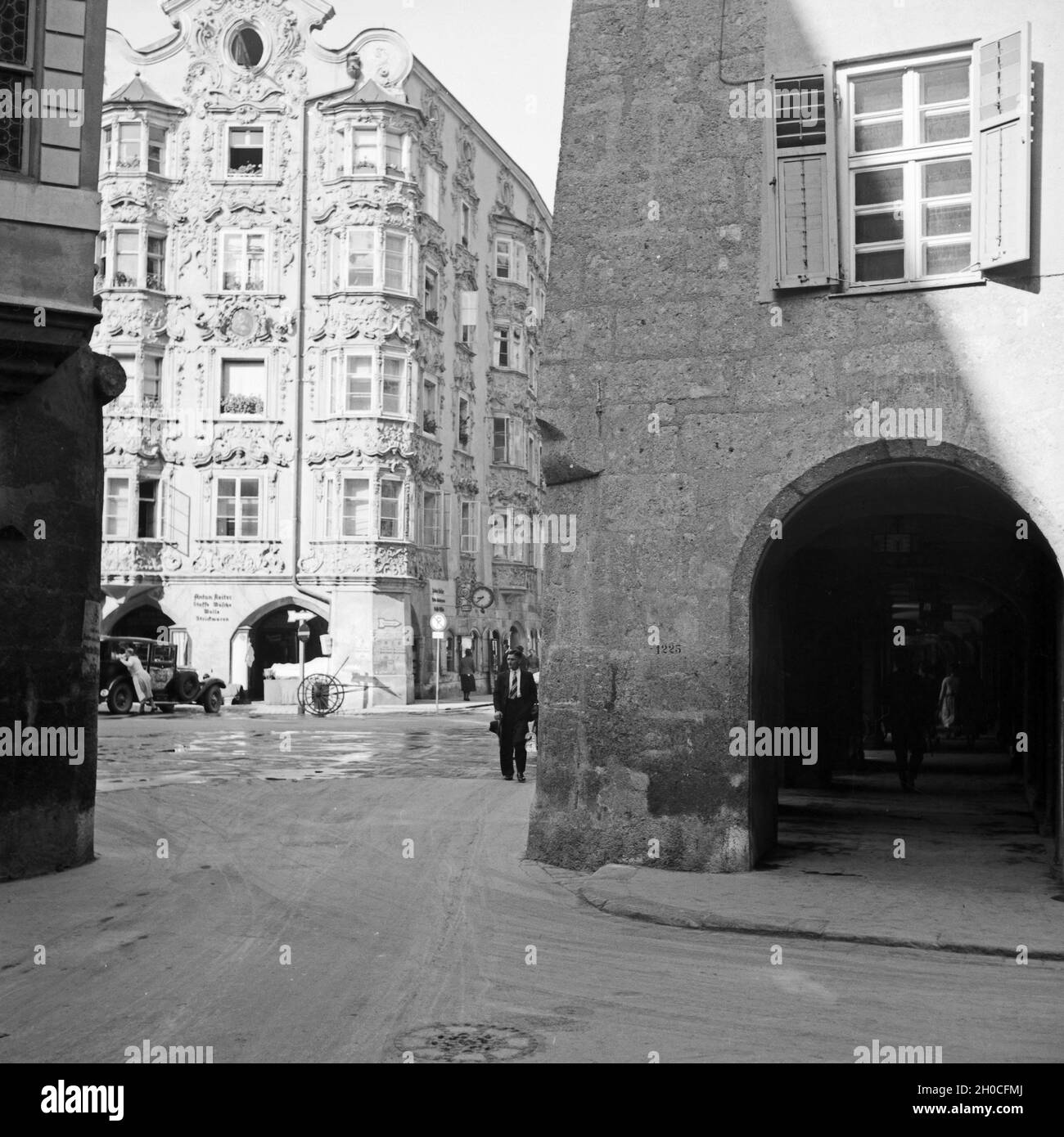 Jugendstilhaus in der Innenstadt à Innsbruck en Autriche, Deutschland 1930 er Jahre. Bâtiment de style Art nouveau à la ville d'Innsbruck en Autriche, l'Allemagne des années 1930. Banque D'Images