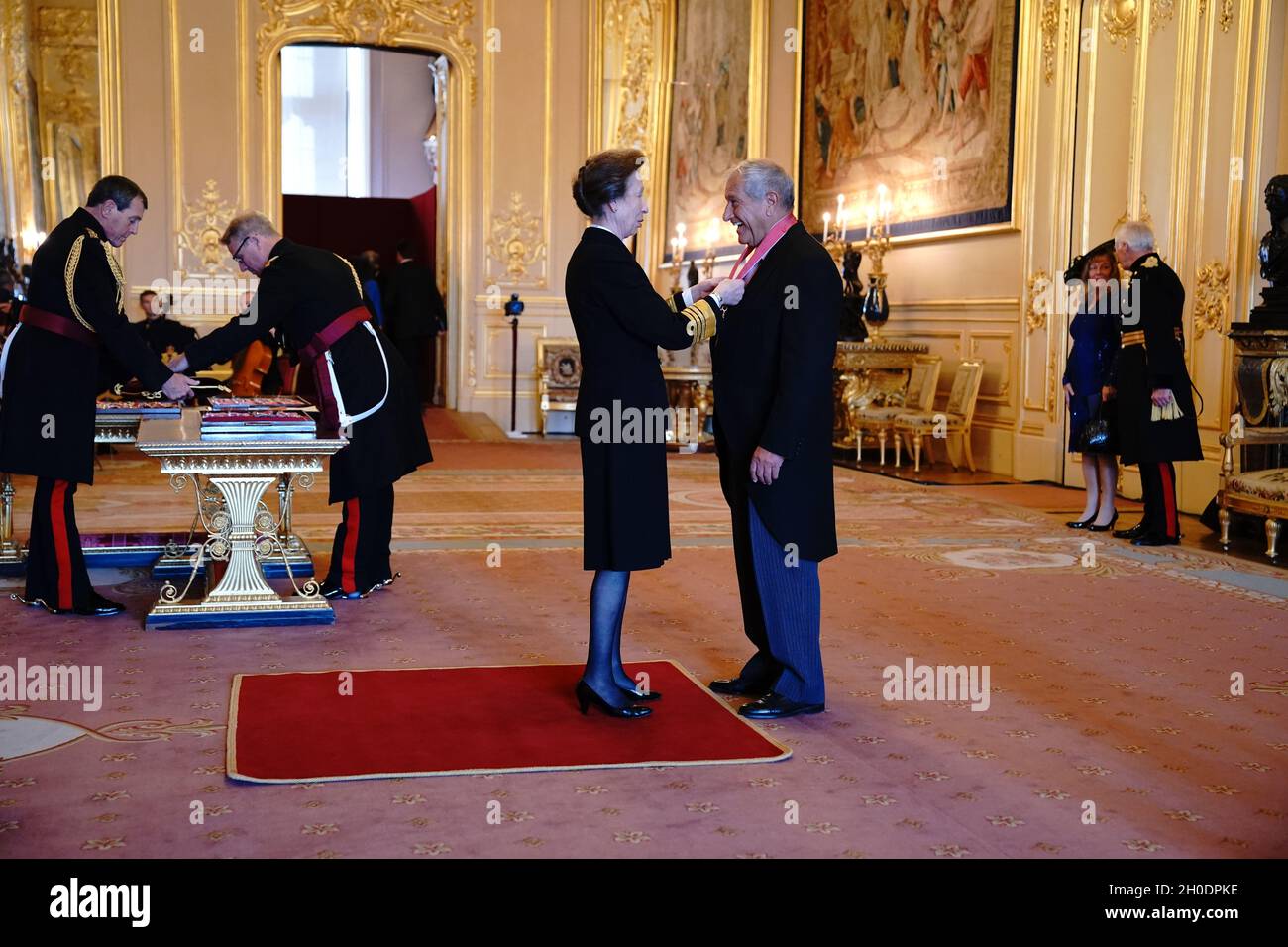 Bob Champion de Newmarket est fait un CBE (commandant de l'ordre de l'Empire britannique) par la princesse Royal au château de Windsor.Date de la photo: Mardi 12 octobre 2021. Banque D'Images