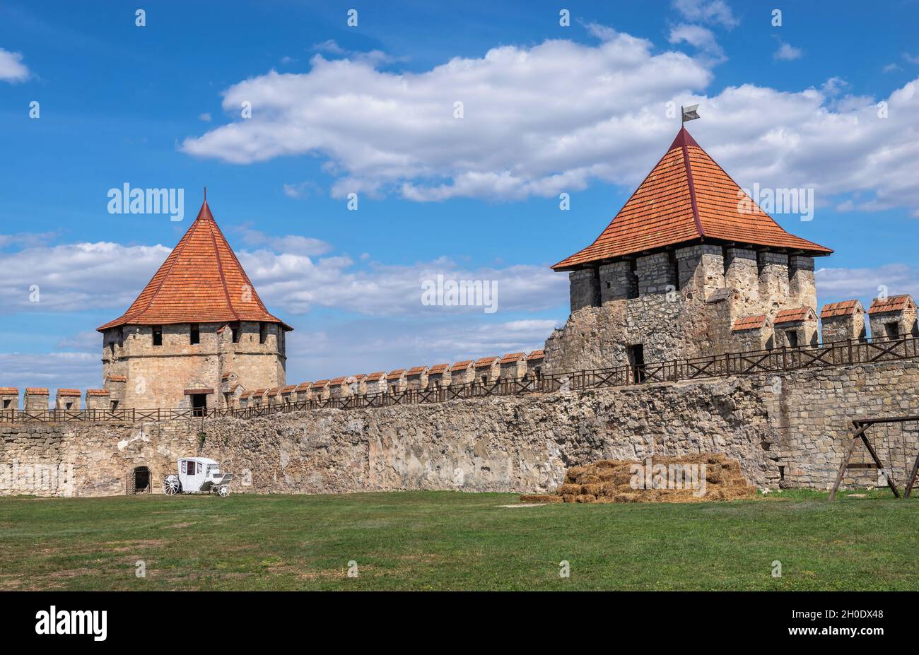 Bender, Moldova 06.09.2021. Fortifications et tours de la forteresse de Tighina à Bender, Transnistrie ou Moldavie, par une belle journée d'été Banque D'Images