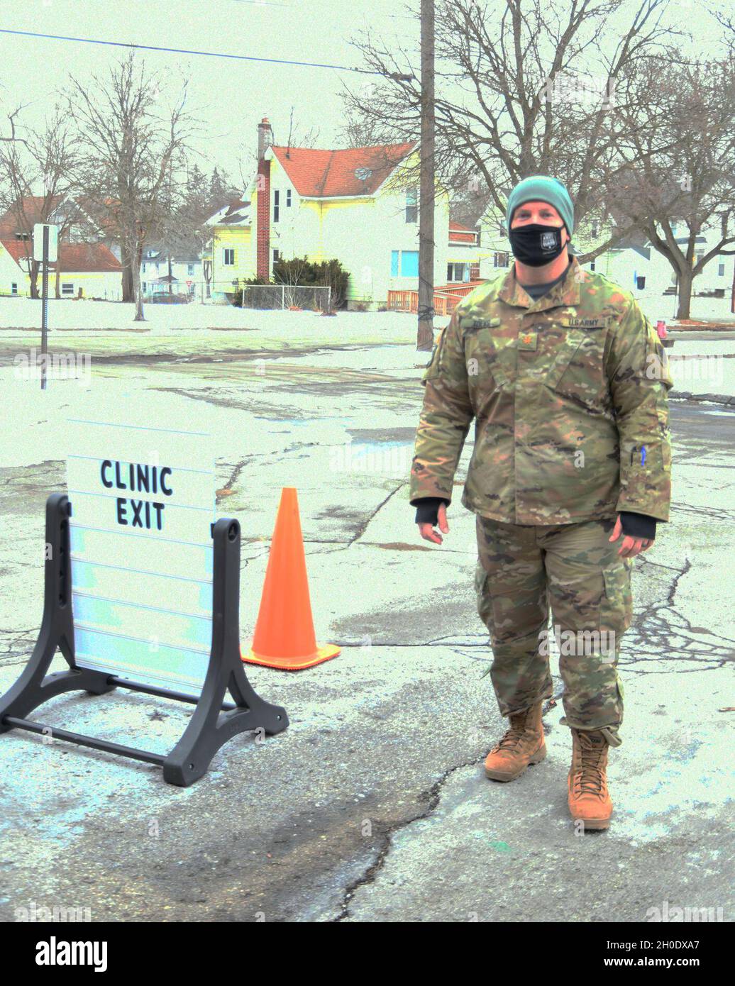 Le Maj. De l’armée Robert E. Toevs, est adjoint du médecin au détachement médical de la Garde nationale de l’Armée du Michigan, situé sur le chemin Eight Mile à Detroit.Lorsqu’il ne sert pas en uniforme, Toevs travaille dans les services d’urologie et de chirurgie du centre médical Aleda E. Lutz va de Saginaw. Banque D'Images