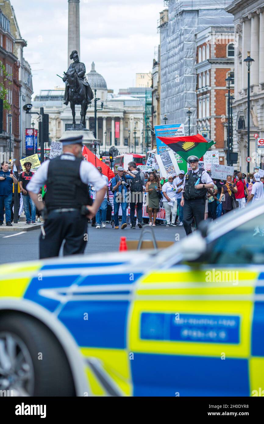 Les gens se rallient à Biafra près de Downing Street, dans le centre de Londres, le 12 juin 2021, alors que le sommet du G7 se tient à Cornwall, au sud-ouest de l'Angleterre. Banque D'Images