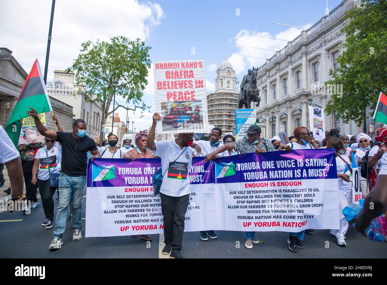 Les gens se rallient à Biafra près de Downing Street, dans le centre de Londres, le 12 juin 2021, alors que le sommet du G7 se tient à Cornwall, au sud-ouest de l'Angleterre. Banque D'Images