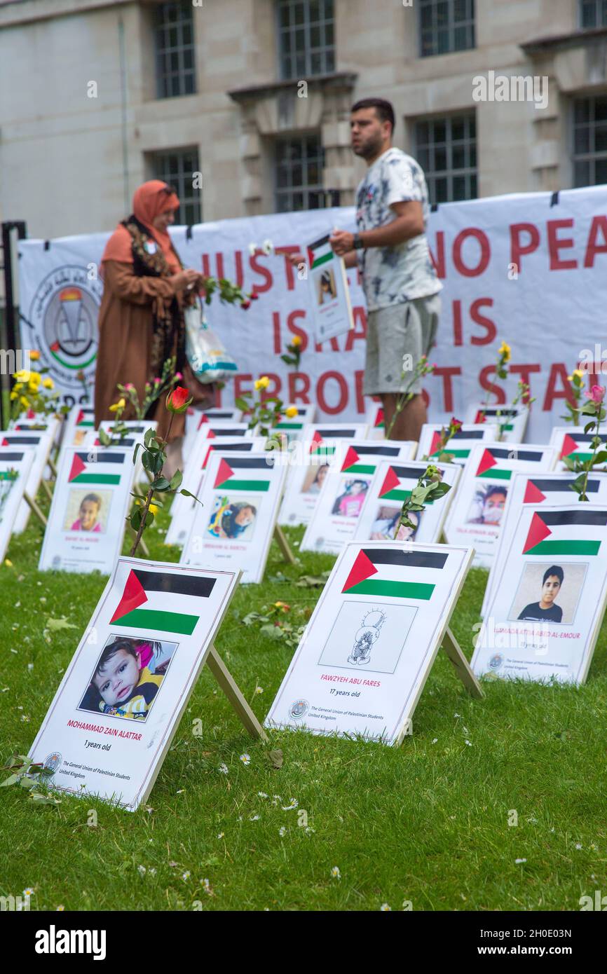 Les gens se réunissent pour un rassemblement pro-palestinien « Resist G7: Justice for Palestine Protest » près de Downing Street, centre de Londres, le 12 juin 2021. Banque D'Images