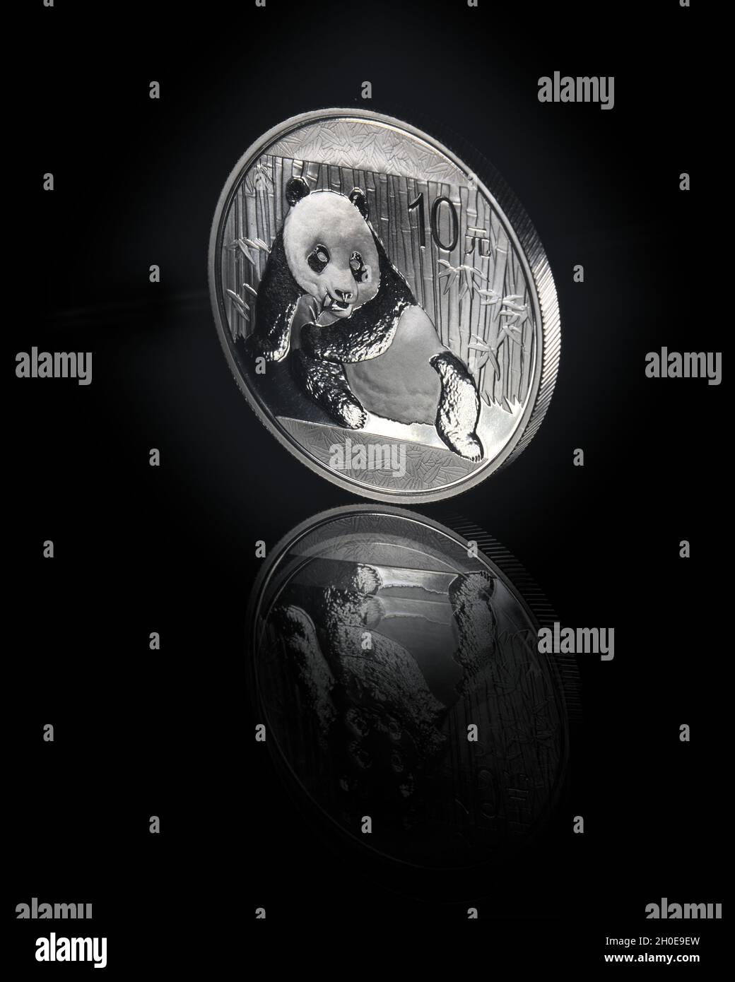 2015 Panda chinoise, une once Troy - 0,999 pièce d'argent fin - 10 Yuan Banque D'Images
