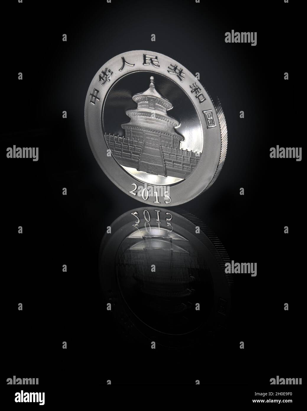 2015 Panda chinoise, une once Troy - 0,999 pièce d'argent fin - 10 Yuan Banque D'Images