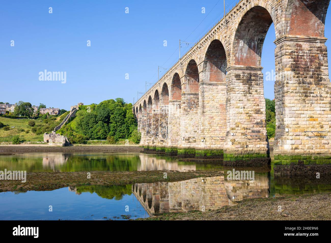 Le viaduc ferroviaire du 19e siècle du pont Royal Border Bridge par Robert Stephenson Berwick-upon-Tweed ou Berwick-on-Tweed Northumberland England GB UK Banque D'Images