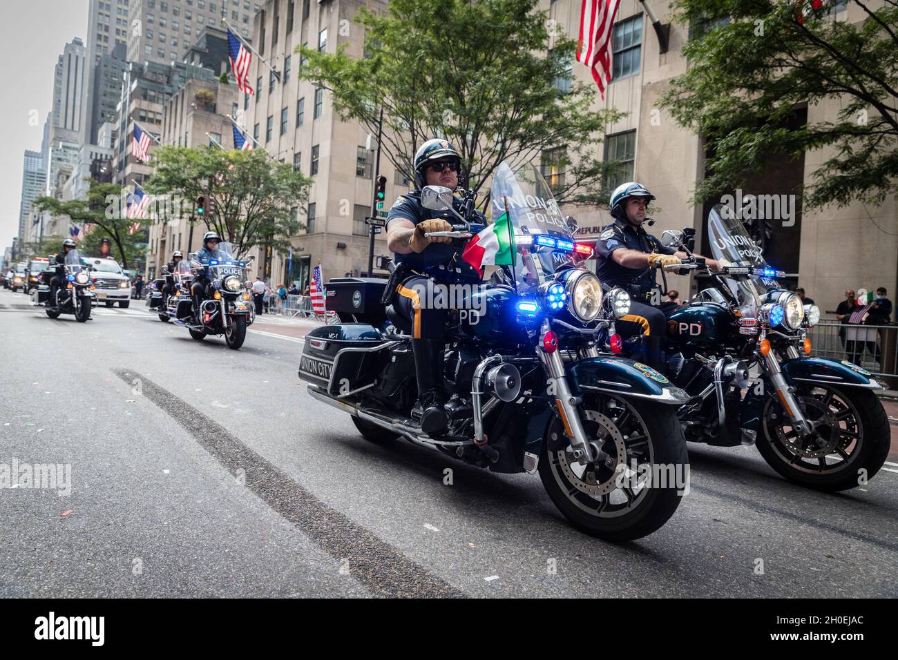 Belleville, New Jersey, États-Unis.11 octobre 2021.New York, New York,  États-Unis.11 octobre 2021.le service de police d'Union City sur les motos  participe à la parade de la Journée de Columbus 2021 sur la