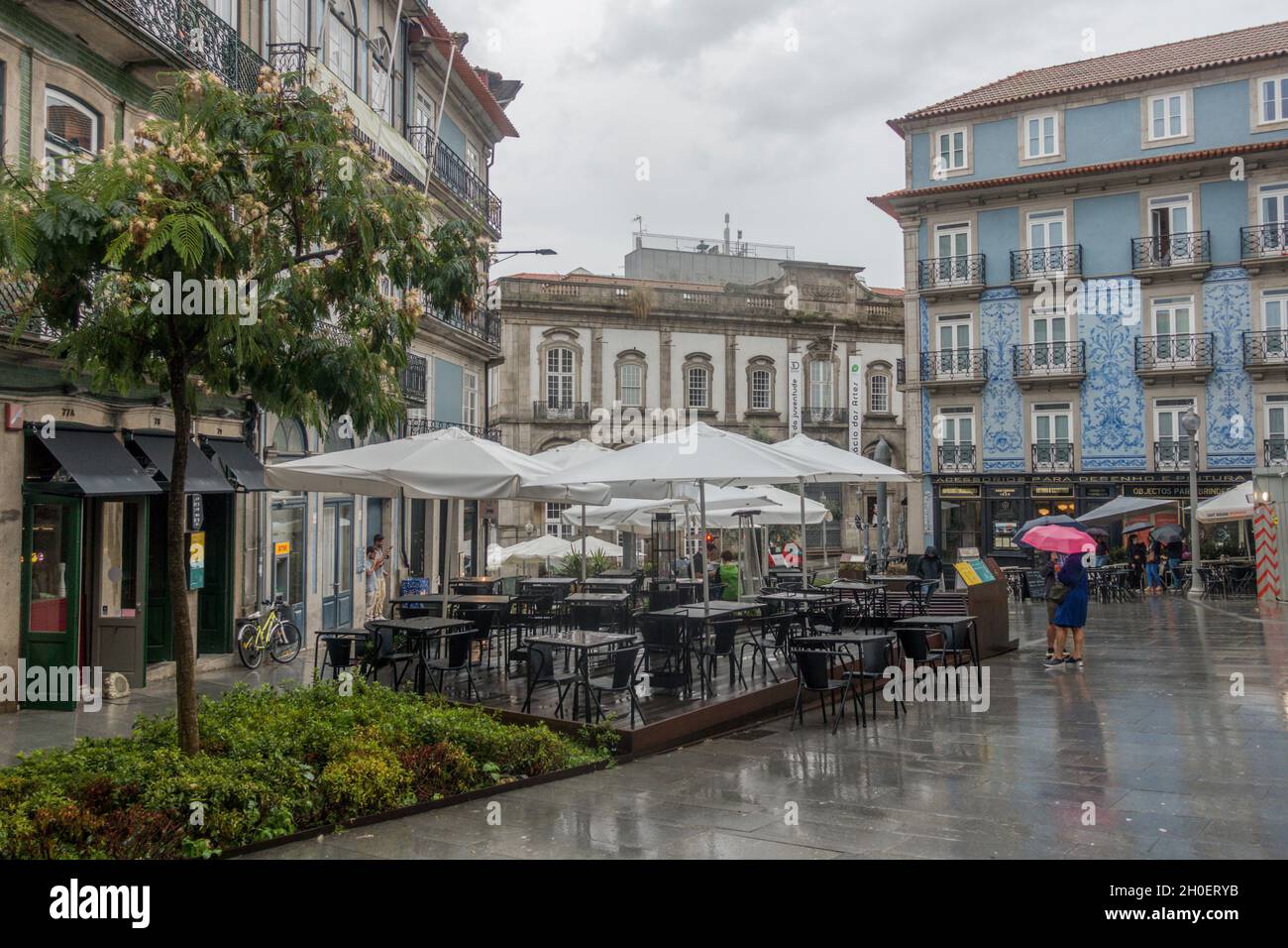 Centre de Porto, centre historique sous la pluie. Porto, Portugal Photo  Stock - Alamy