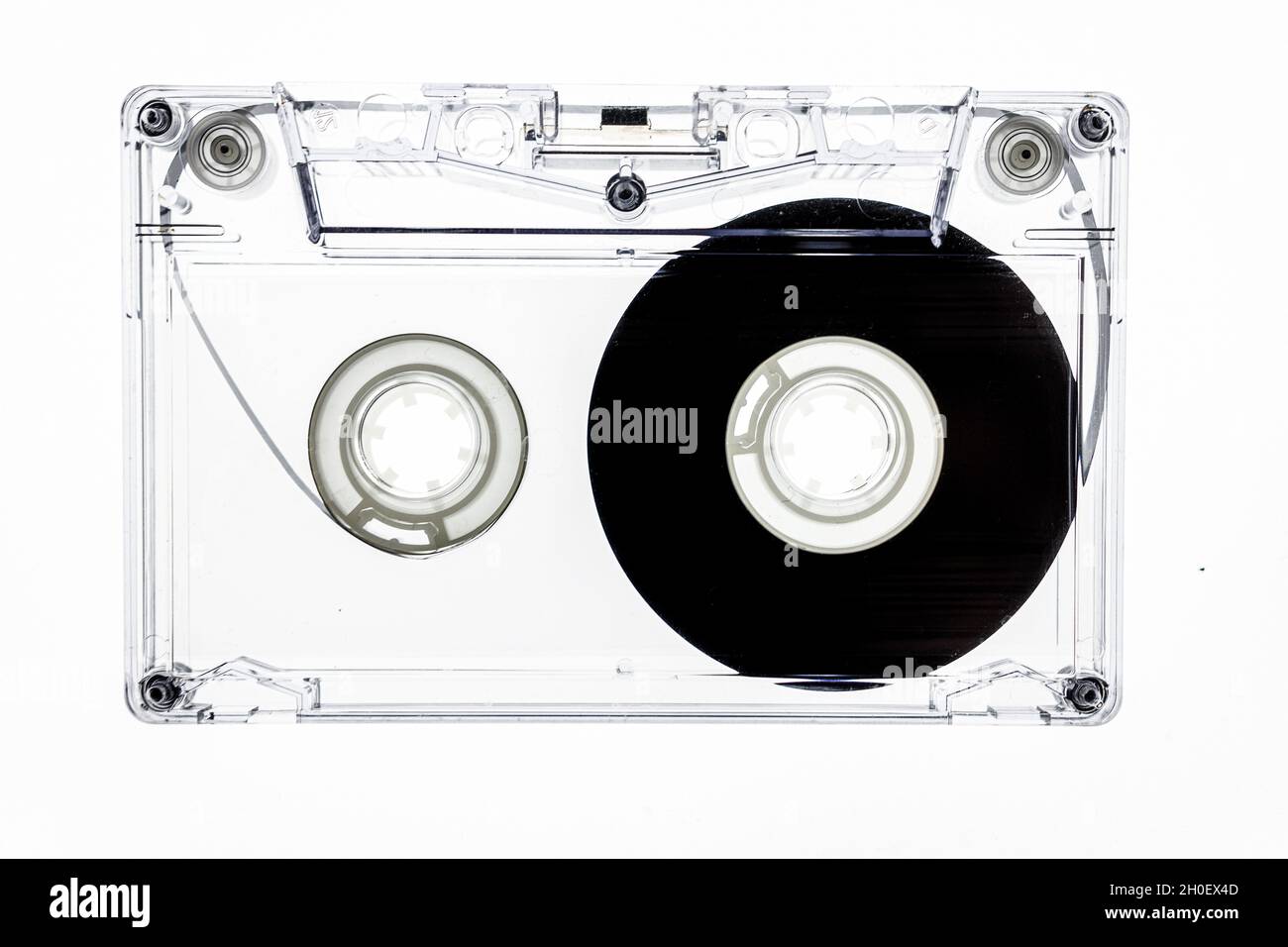 La cassette compacte (Compact cassette, CC), la cassette musicale  (Musicassette, MC) ou la cassette audio (principalement en allemand  seulement cassette, en anglais aussi court cass Photo Stock - Alamy