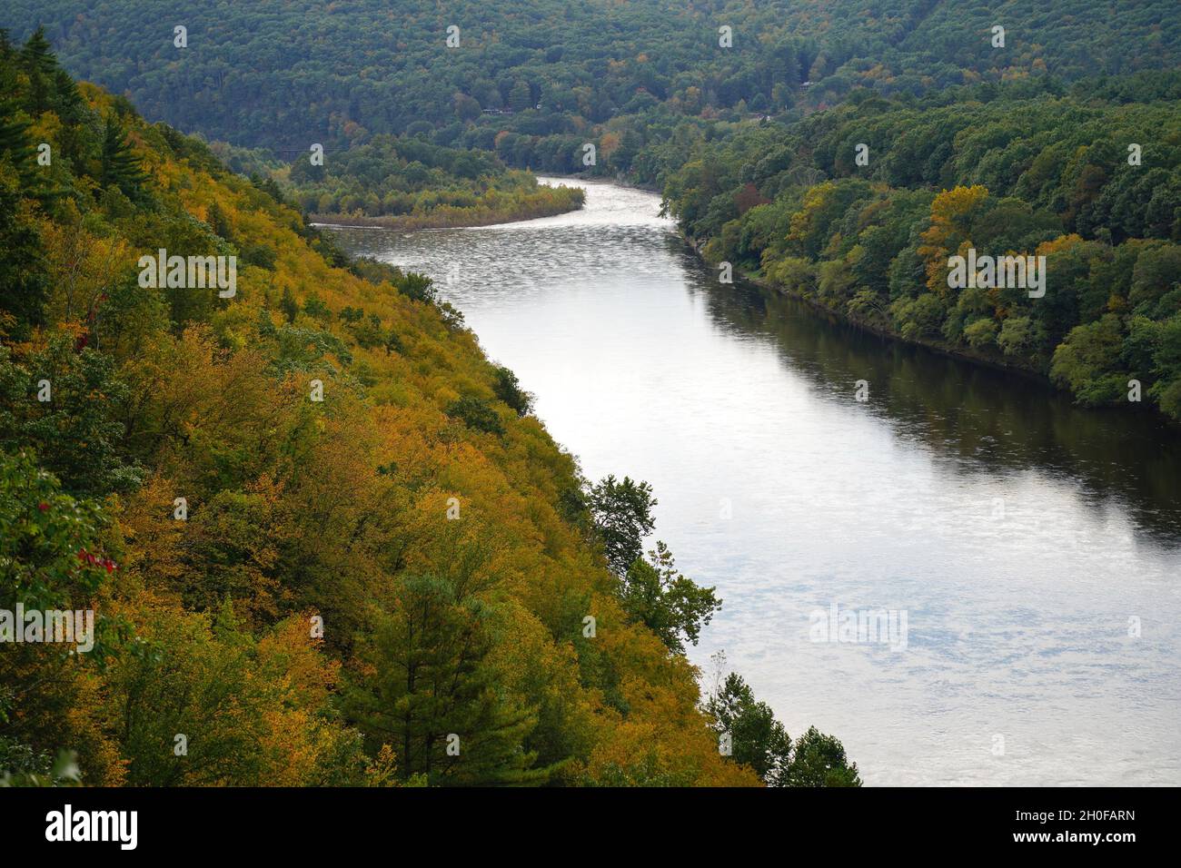 Vue sur la route pittoresque du Delaware, aux couleurs de l'automne Banque D'Images