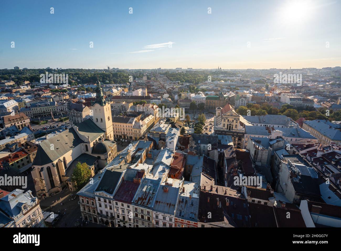 Vue aérienne de Lviv avec la cathédrale latine et l'église jésuite - Lviv, Ukraine Banque D'Images