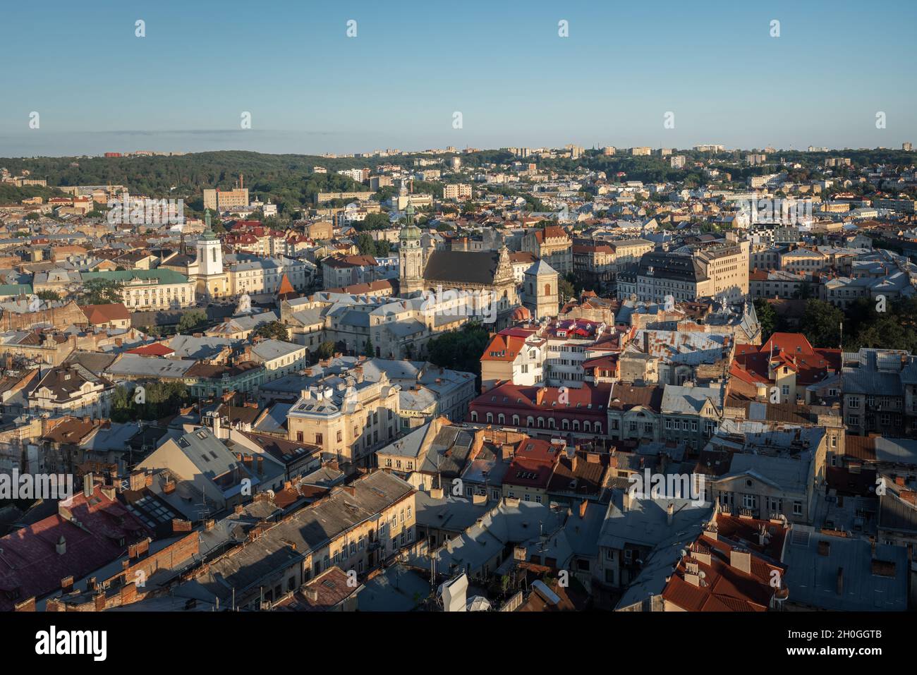 Vue aérienne de Lviv avec l'église et le monastère Bernardins - Lviv, Ukraine Banque D'Images