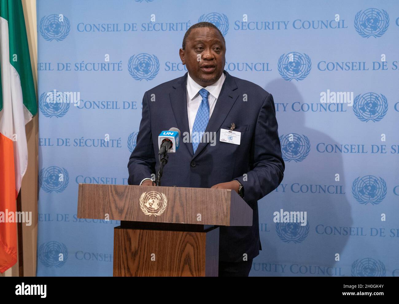 New York, NY - 12 octobre 2021: Uhuru Muigai Kenyatta, Président du Kenya, s'adresse à la presse lors de la participation au Siège de l'ONU Banque D'Images