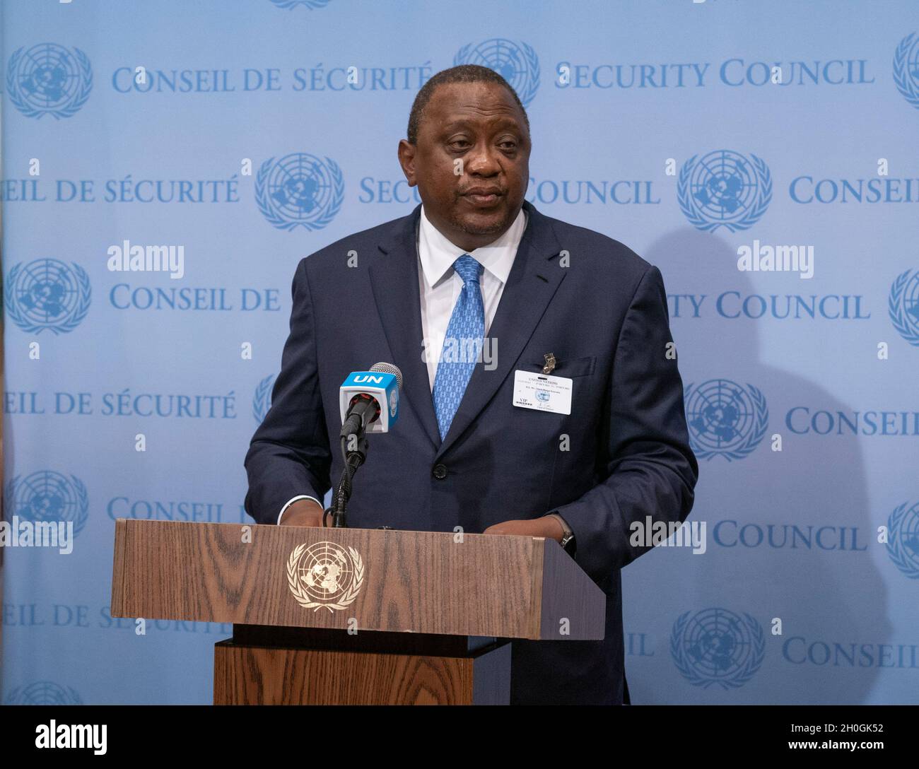 New York, NY - 12 octobre 2021: Uhuru Muigai Kenyatta, Président du Kenya, s'adresse à la presse lors de la participation au Siège de l'ONU Banque D'Images