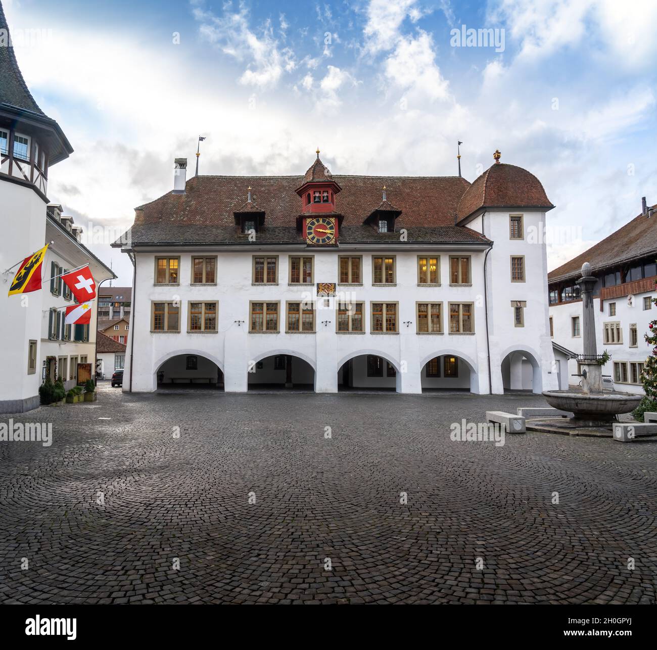Hôtel de ville (Rathaus) à la place de l'Hôtel de ville (Rathausplatz) - Thun, Suisse Banque D'Images