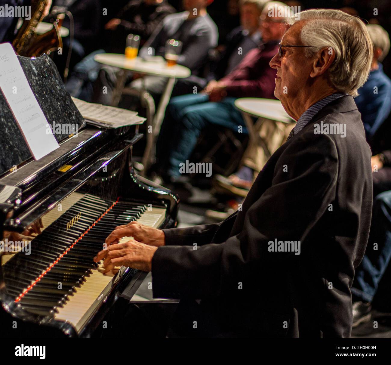 John Pearce jouant avec le Scott Hamilton Quartet au Herts Jazz Club à St Albans, dans le Hertfordshire Banque D'Images