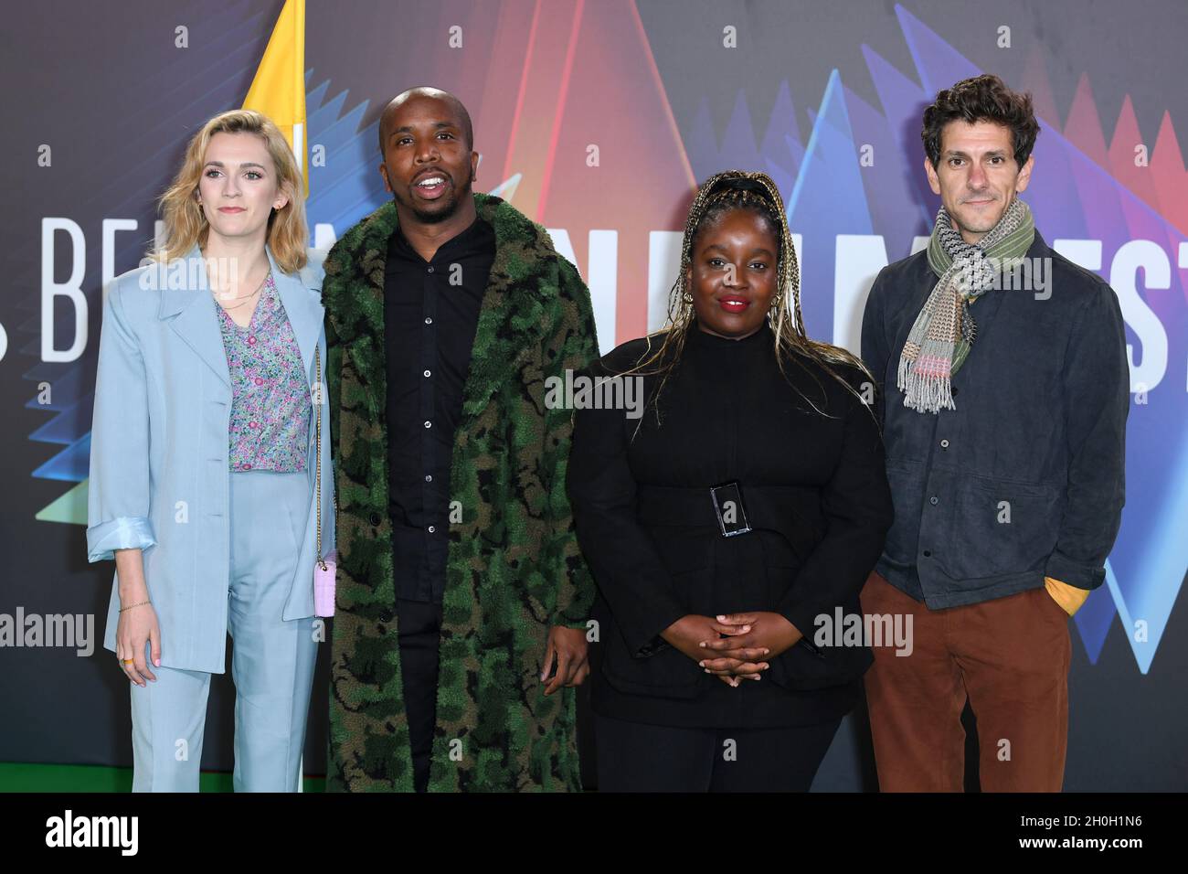 12 octobre 2021, Londres, Royaume-Uni.Charlotte Ritchie, Kiell Smith-Bynoe, Lolly Adefope et Mathew Baynton arrivent à la première fantôme de l'Open, dans le cadre du BFI London film Festival, qui s'est tenu au Royal Festival Hall.Crédit : Doug Peters/EMPICS/Alamy Live News Banque D'Images