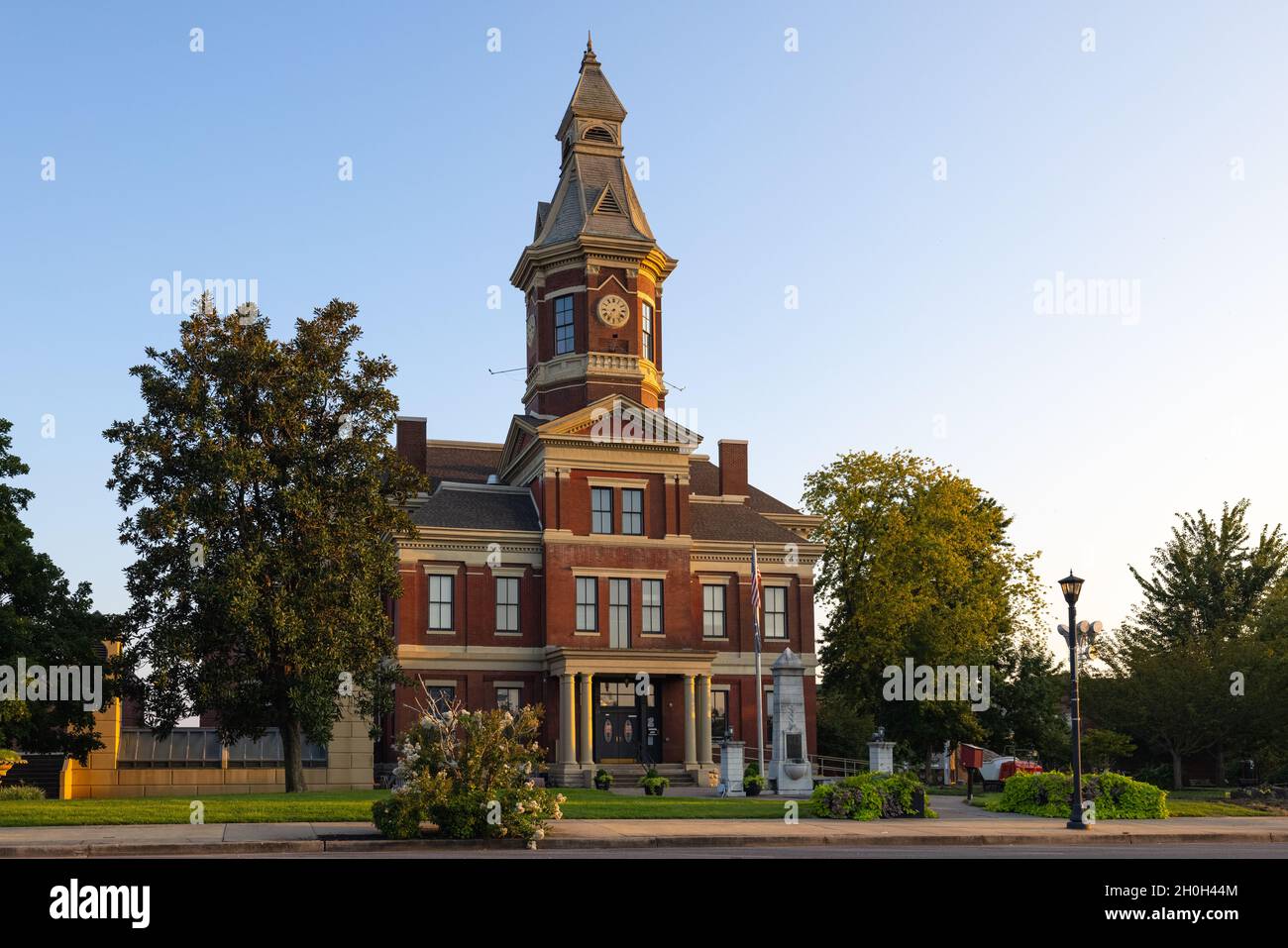 Mayfield, Kentucky, États-Unis - 24 août 2021 : le palais de justice du comté de graves. Banque D'Images