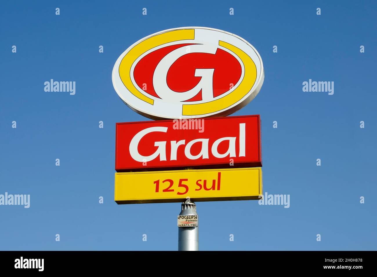 Logo de Rede Graal, réseau de stations-service d'autoroutes et de restauration au Brésil, sur l'autoroute Bandeirantes Banque D'Images