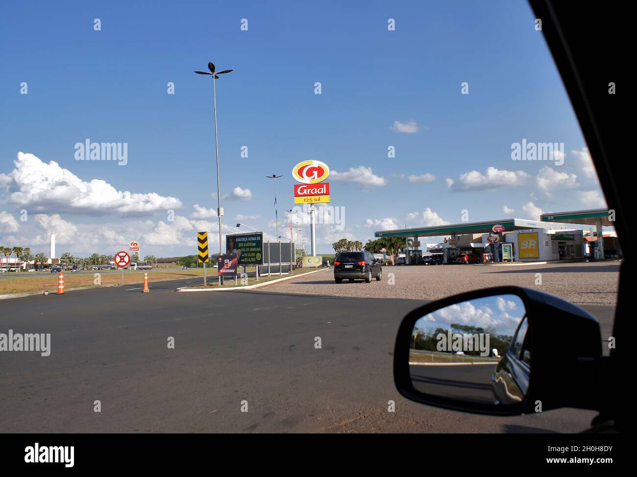 Logo de Rede Graal, réseau de stations-service d'autoroutes et de restauration au Brésil, sur l'autoroute Bandeirantes Banque D'Images