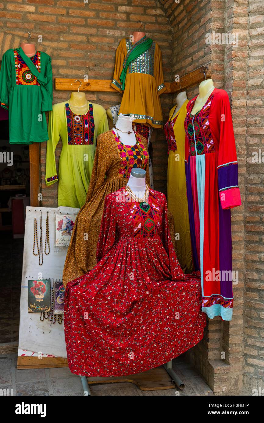 Robes de femmes afghanes, Jardins de Babur, Kaboul, Afghanistan Banque D'Images