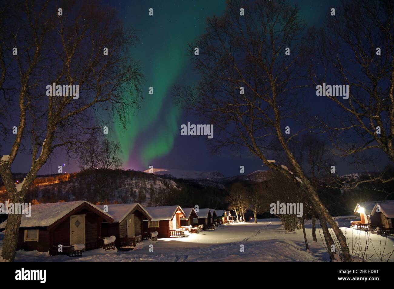 Petites cabines et lumières du nord, paysage d'hiver, camping, Sortland, Andenes,Norvège Banque D'Images