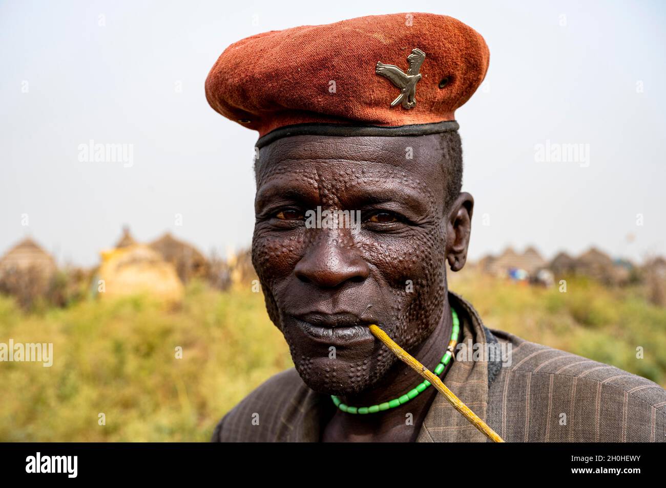 Cicatrice visage comme une marque de beauté homme de la tribu Jiye, État d'Equatoria de l'est, Soudan du Sud Banque D'Images