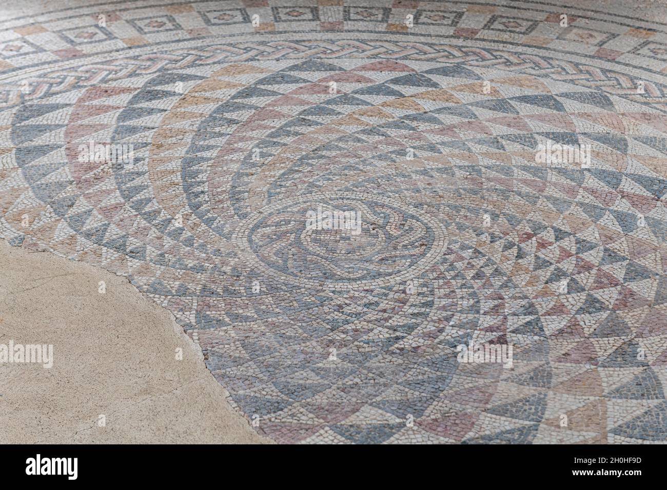 Sol en mosaïque, site classé au patrimoine mondial de l'UNESCO, ruines romaines anciennes de Gamzigrad, Serbie Banque D'Images