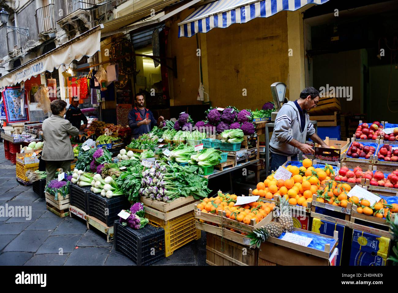 Marchés dynamiques de produits frais à Catane, en Italie. Banque D'Images