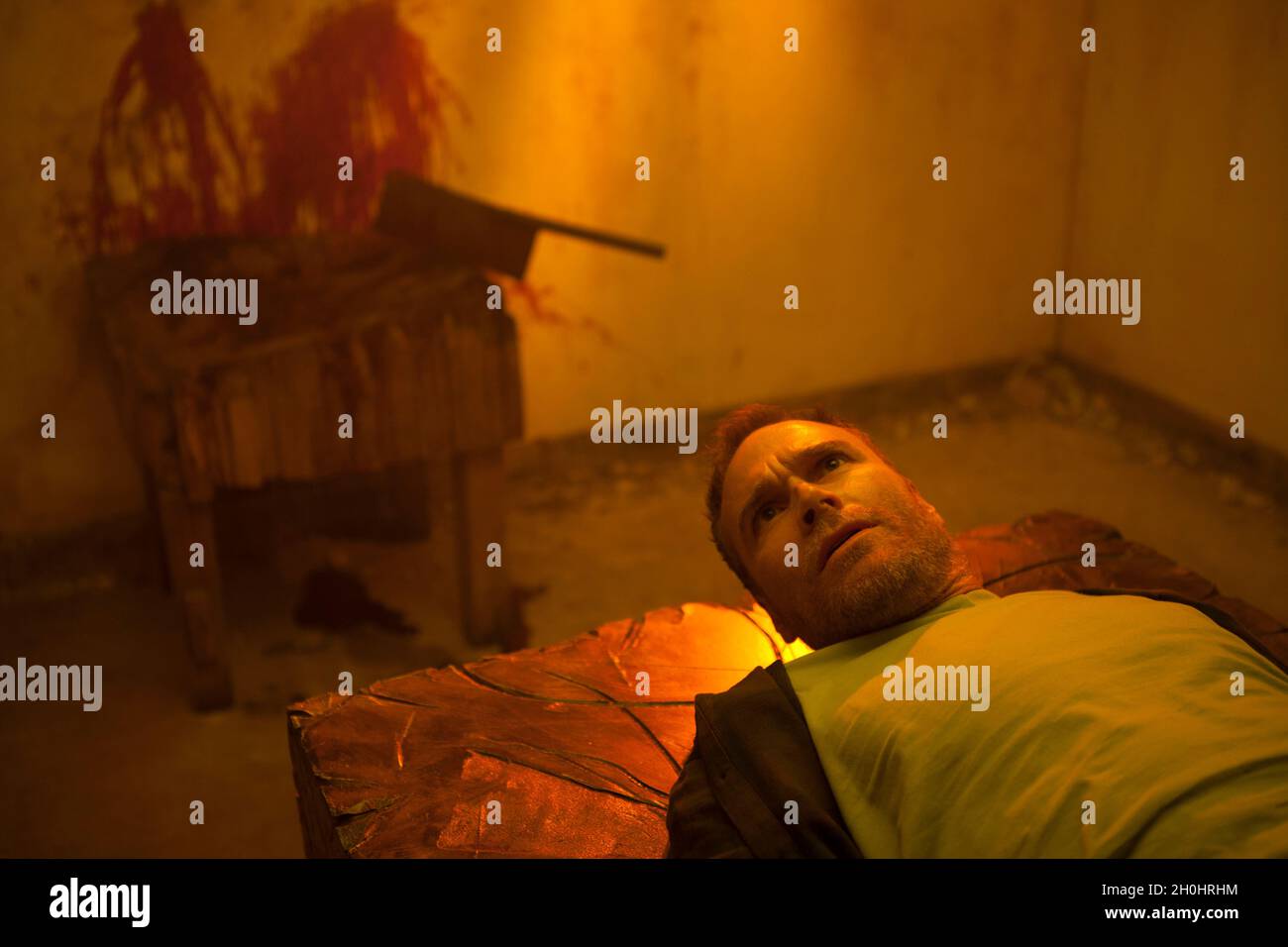 DATE DE SORTIE: 3 février 2018 TITRE: Hellraiser: Jugement STUDIO: Dimension films DIRECTEUR: Gary J. Tunnicliffe Clive BARKER PLOT: Les détectives Sean et David carter sont sur le point de trouver un horrible tueur en série terrorisant la ville.En joignant leurs forces à la détective Christine Egerton, ils creusent plus profondément dans un labyrinthe d'horreur en spirale qui n'est peut-être pas de ce monde.AVEC: Damon Carney, Randy Wayne, Alexandra Harris.(Image de crédit : © dimension films/Entertainment Pictures) Banque D'Images