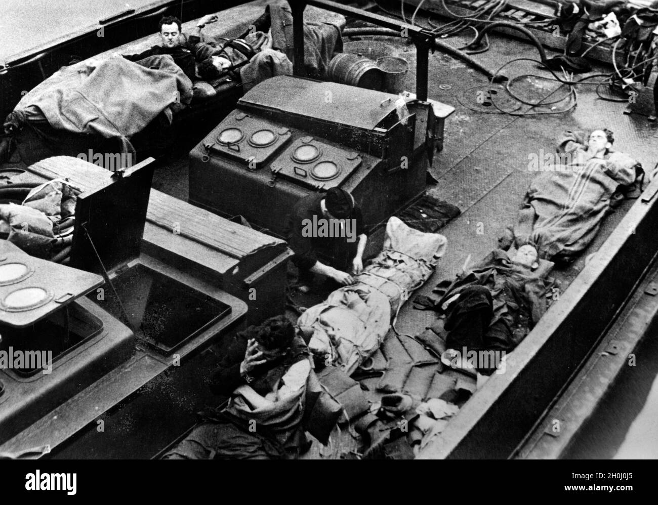 "Après l'attaque de la Royal Navy ''opération Chariot''' sur le port atlantique de Saint Nazaire, occupé par les troupes allemandes: Des soldats britanniques blessés pris prisonnier par les Allemands.[traduction automatique]' Banque D'Images