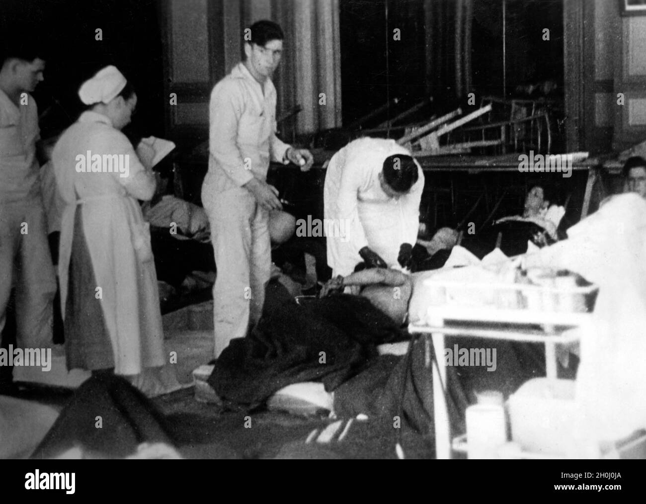 « après l'attaque « opération Chariot » de la Royal Navy sur le port atlantique de Saint Nazaire, occupé par les troupes allemandes : soins médicaux pour les soldats britanniques.[traduction automatique]' Banque D'Images