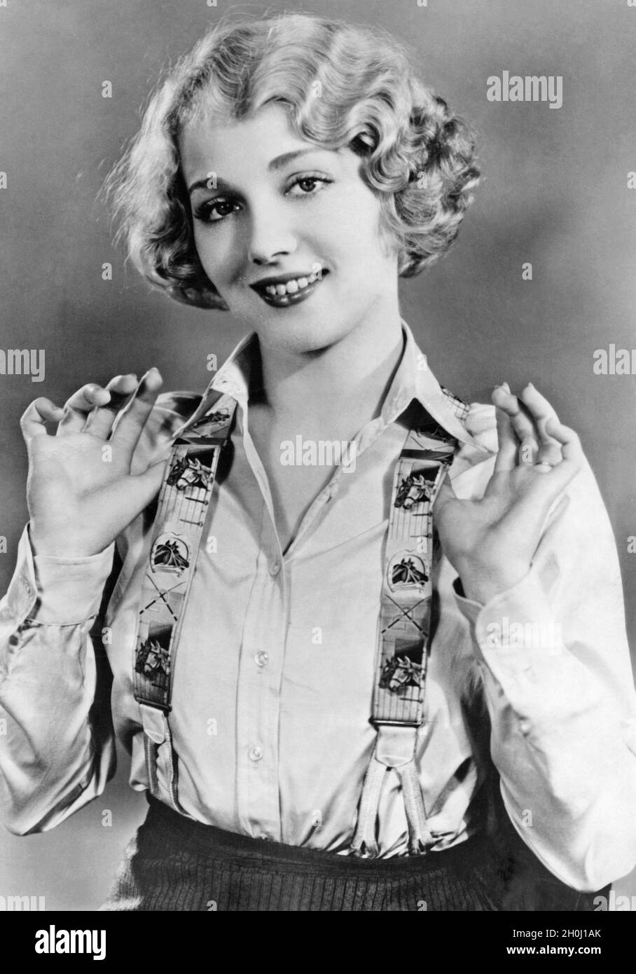 Leila Hyams, actrice américaine sous contrat avec Metro-Goldwyn-Mayer,  porte des bretelles, la dernière tendance de la mode pour les  femmes.[traduction automatique] Photo Stock - Alamy