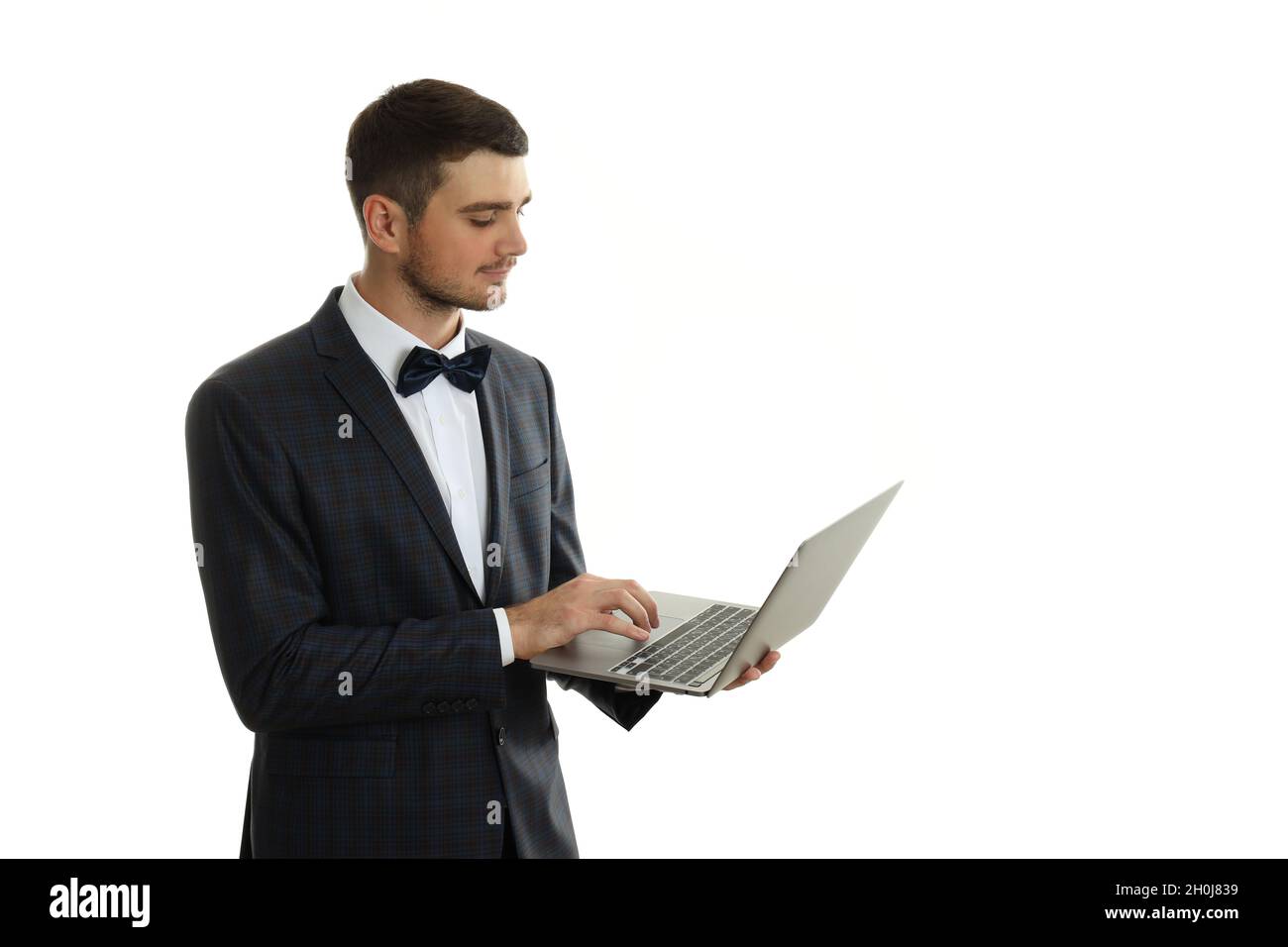 Homme d'affaires utilisant un ordinateur portable, isolé sur fond blanc. Banque D'Images