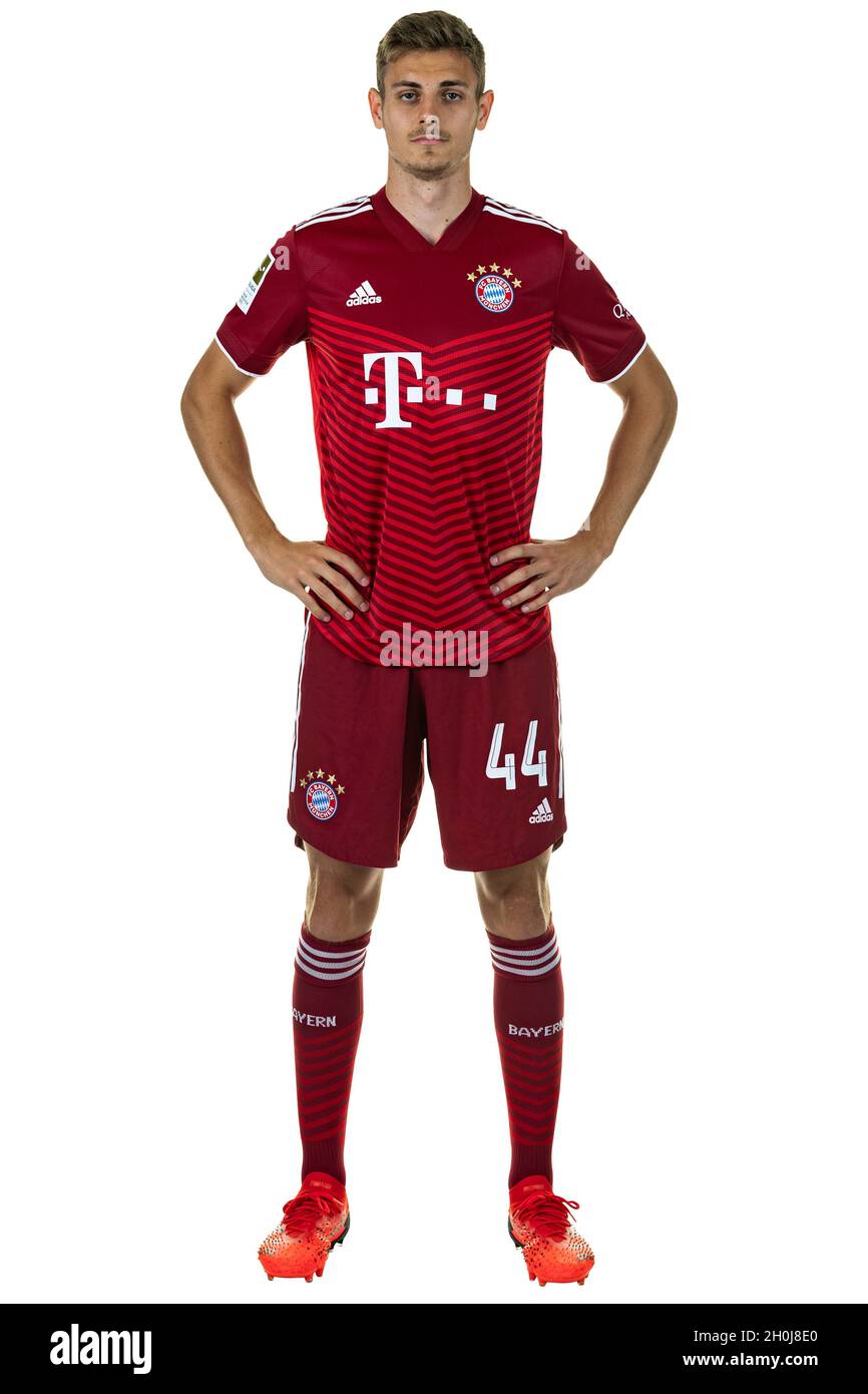 Munich, Allemagne.13 octobre 2021.Josip STANISIC (FC Bayern Munich), image unique, découpe, prise de vue du corps entier, figure entière.USAGE ÉDITORIAL UNIQUEMENT !À DES FINS ÉDITORIALES UNIQUEMENT !Équipe FC Bayern Munich.Football 1.Bundesliga, saison 2021/2022 crédit: Peter Schreiber/FC Bayern Munich via Sven Simon Fotoagentur GmbH & Co. Pressefoto KG # Prinzess-Luise-Str.41 # 45479 M uelheim/R uhr # Tél0208/9413250 # Fax.0208/9413260 # GLS Banque # BLZ 430 609 67 # compte 4030 025 100 # IBAN DE75 4306 0967 4030 0251 00 # BIC GENODEM1GLS # www.svensimon.net./dpa/Alamy Live News Banque D'Images