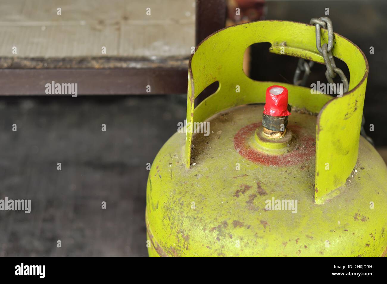 Bouteille de gaz Pertamina 3 kg exposée dans une épicerie, Ciamis, West Java, Indonésie Banque D'Images