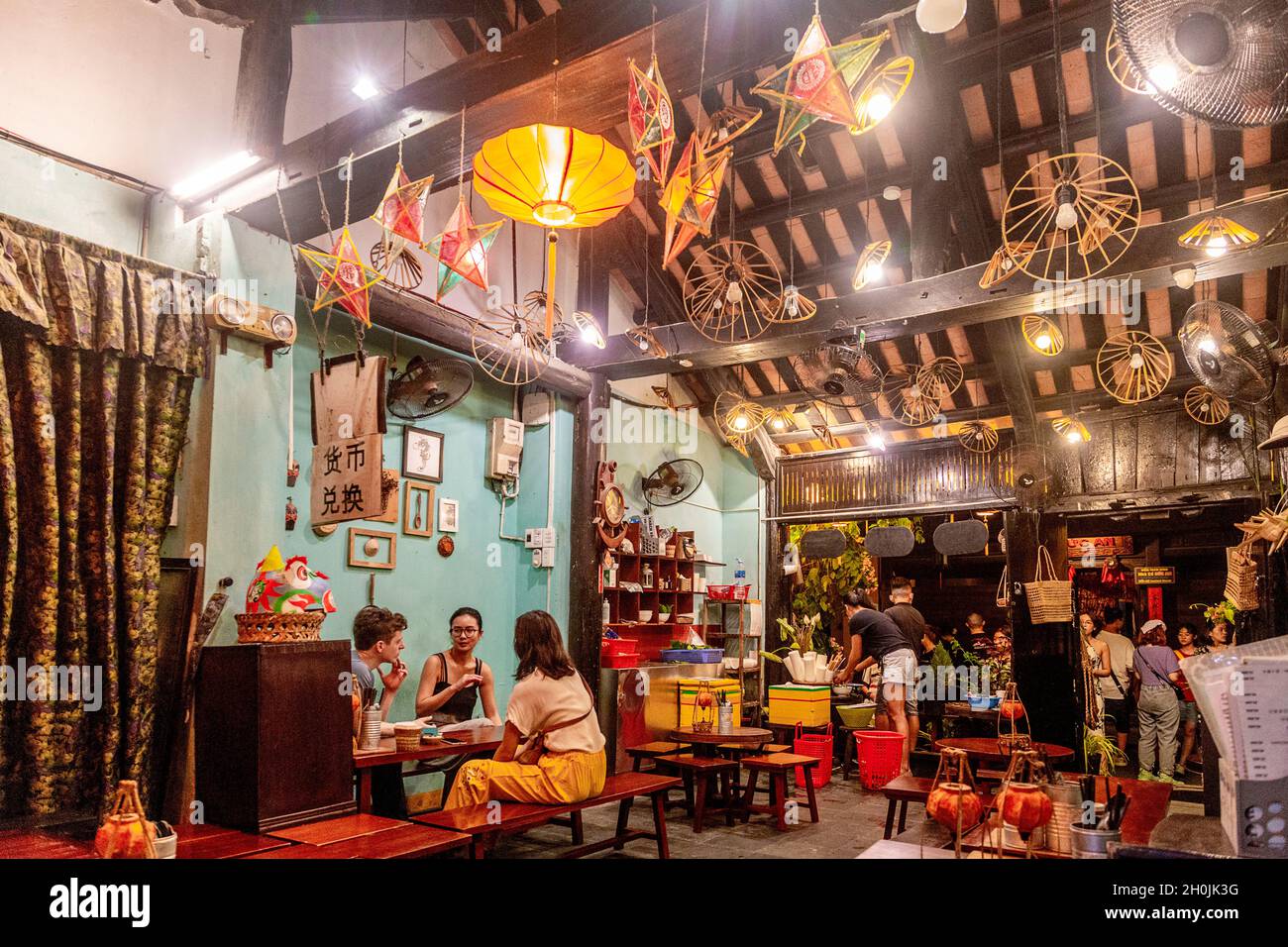 Le magasin local et le restaurant mot savent pour leur thé spécial. Banque D'Images