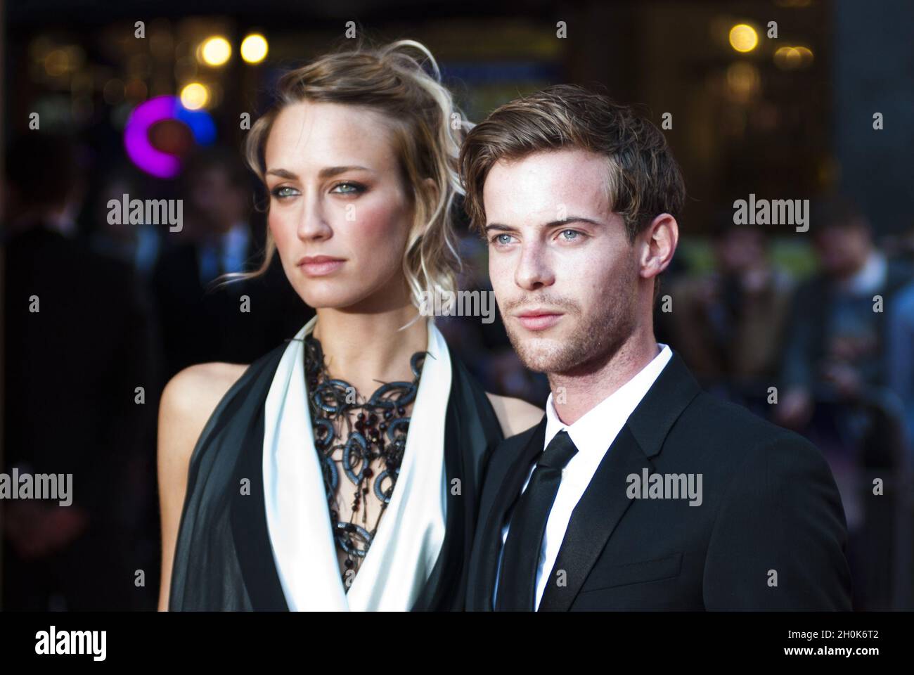 Luke Treadaway et sa petite amie assistent à la première britannique de 'Attack the Block' à vue West End, Leicester Square, Londres, le 4 mai 2011 Banque D'Images