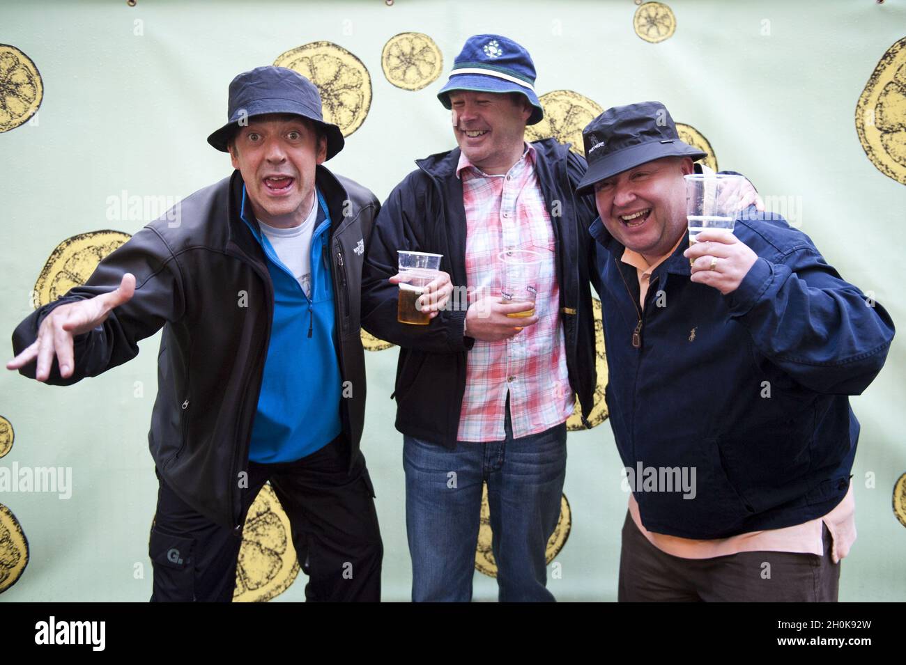 Fans pendant le concert de Stone Roses à Heaton Park, ***USAGE ÉDITORIAL SEULEMENT STRICTEMENT PAS DE MERCHANDISING*** Banque D'Images