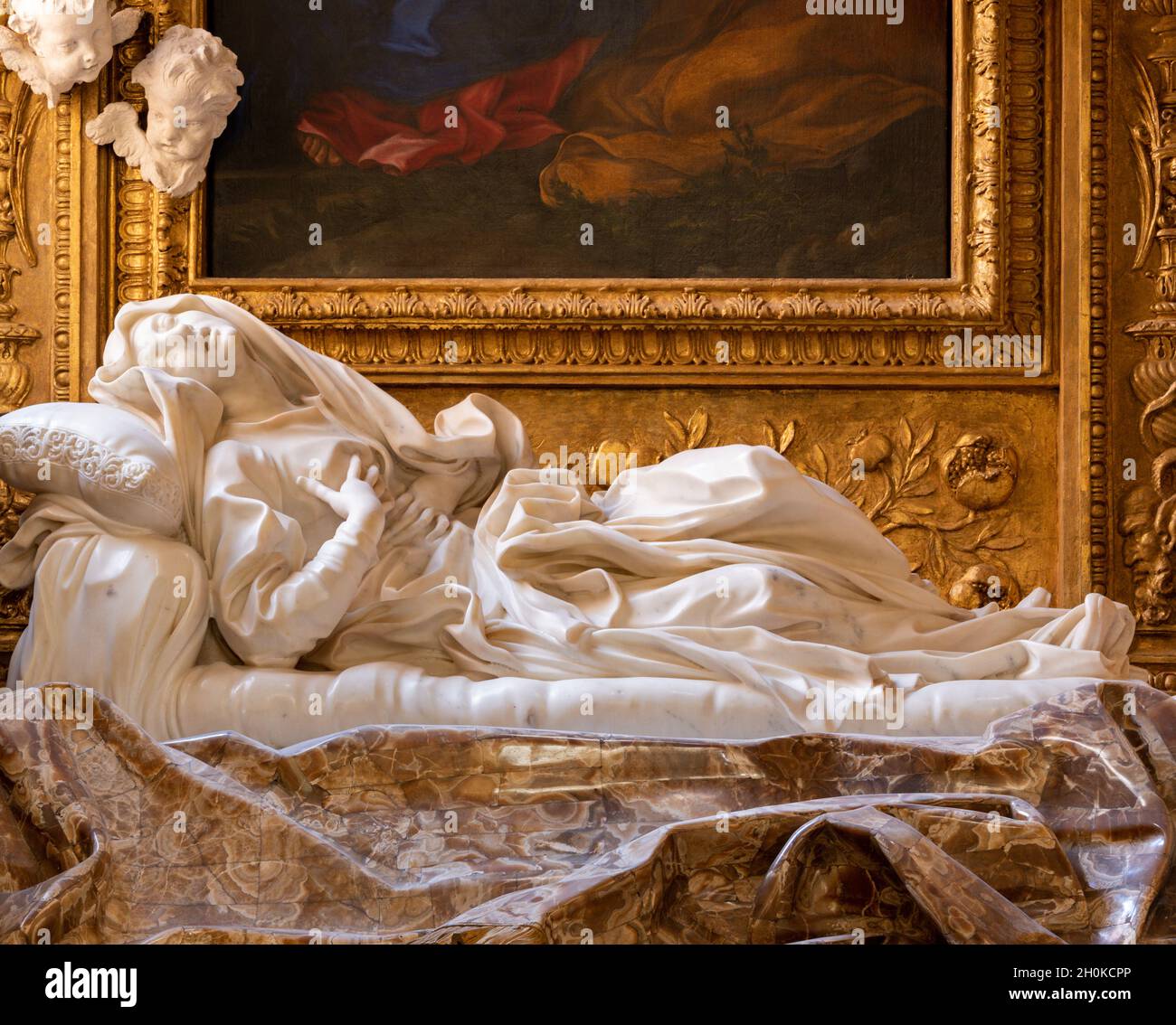 ROME, ITALIE - 29 AOÛT 2021 : la statue en forme de marbel de l'Ecstasy de Beata Ludovica Albertoni dans l'église Chiesa di San Francesco a Ripa de Bernini. Banque D'Images