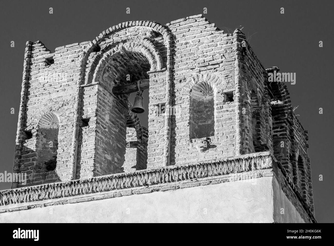 Tour de cloche de Mission espagnole en ruines - Parc historique national de Tumacacori - Tubac, Arizona Banque D'Images