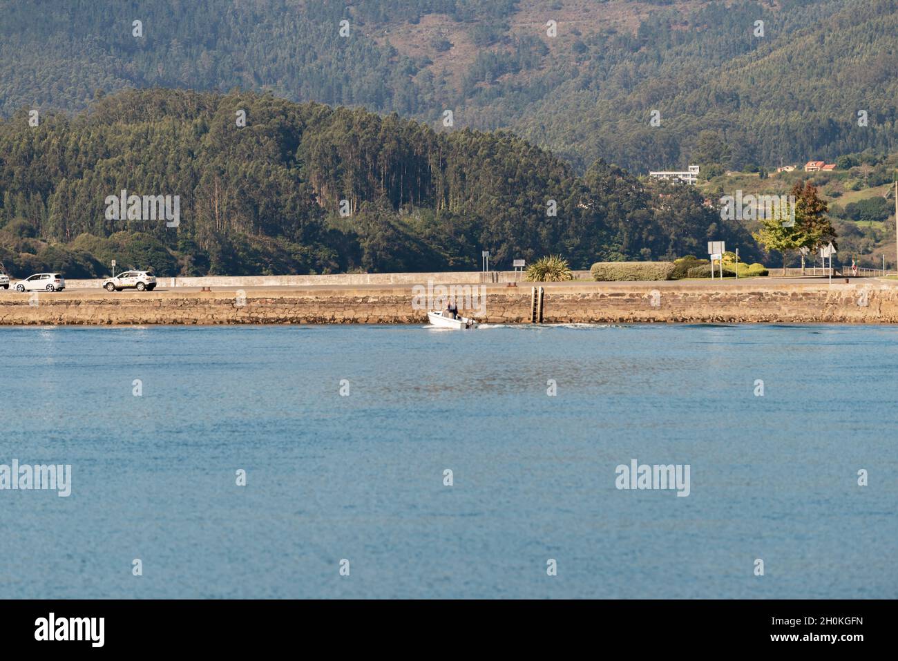 Le sauvetage a été effectué par 2 bateaux venus à son secours du CN d'ortigueira et par des membres de la protection civile qui ont été transférés par un des Banque D'Images