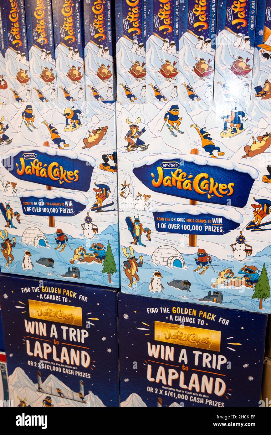 Exposition de gâteaux de noël à la jaffa et chance de gagner un prix à une affiche en laponie Banque D'Images