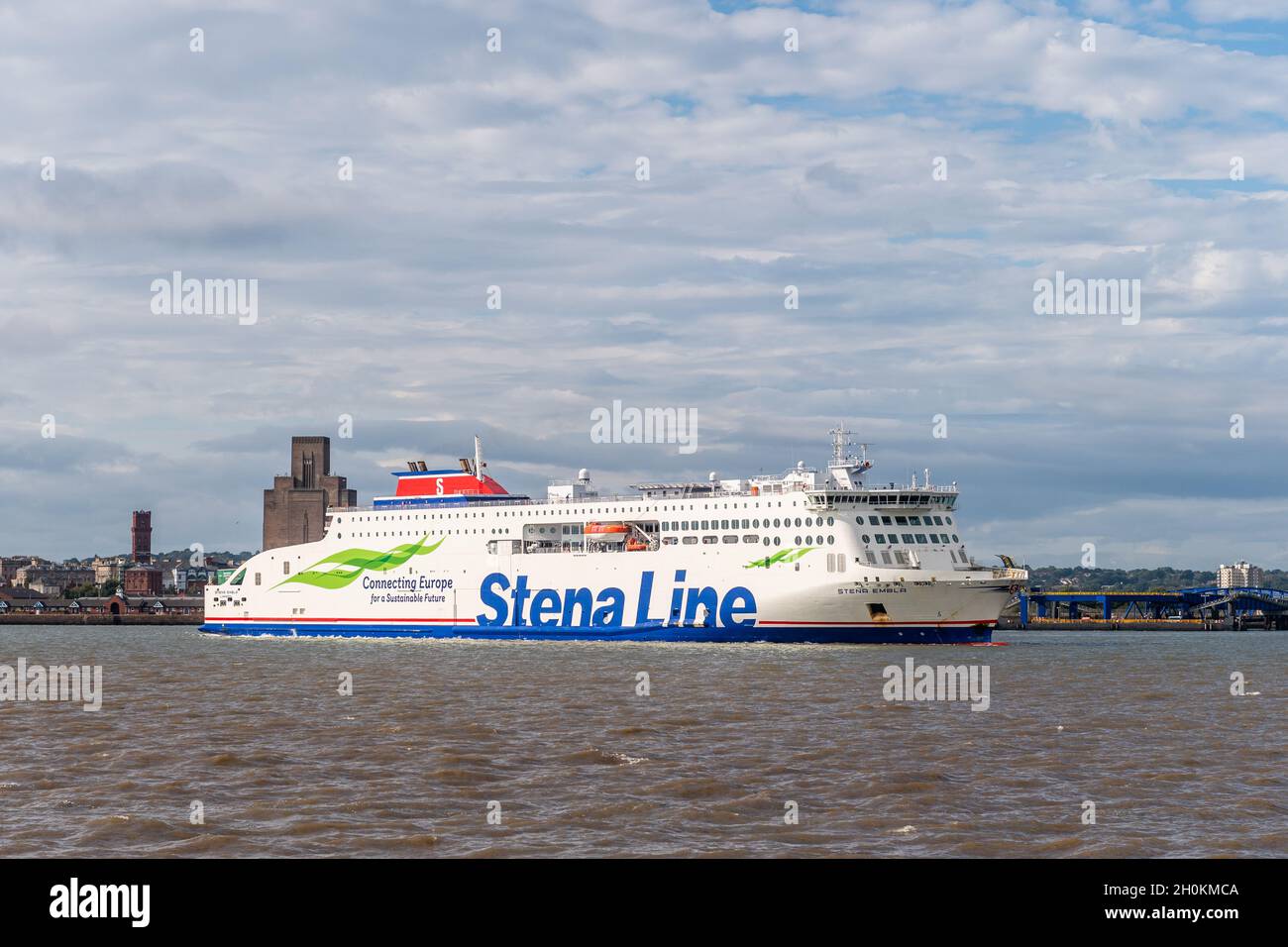 Le ferry pour passagers RO-RO Stena Embla part de Birkenhead, Merseyside, Royaume-Uni, pour Belfast. Banque D'Images