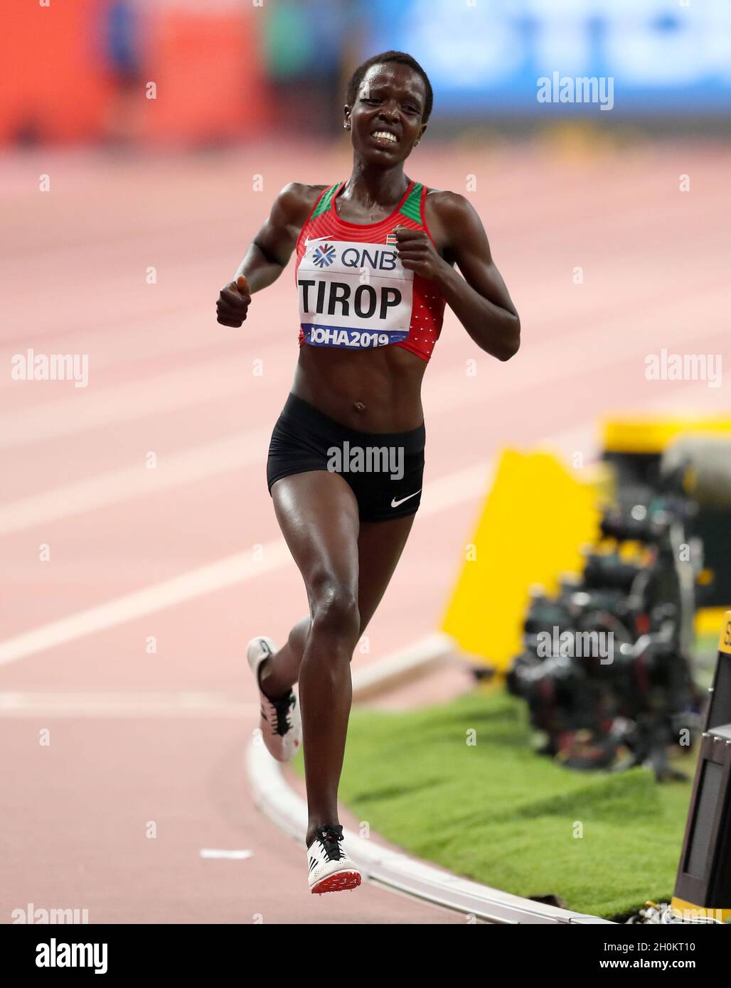 Photo du dossier datée du 28-09-2019 de l'Agnes Jebet Tirop du Kenya participe à la compétition de 10,000 mètres féminin au cours du deuxième jour des Championnats du monde de l'IAAF au stade international de Khalifa, Doha, Qatar.L'athlète Agnes Tirop est mort, a annoncé Athletics Kenya.Date de publication : le mercredi 13 octobre 2021. Banque D'Images