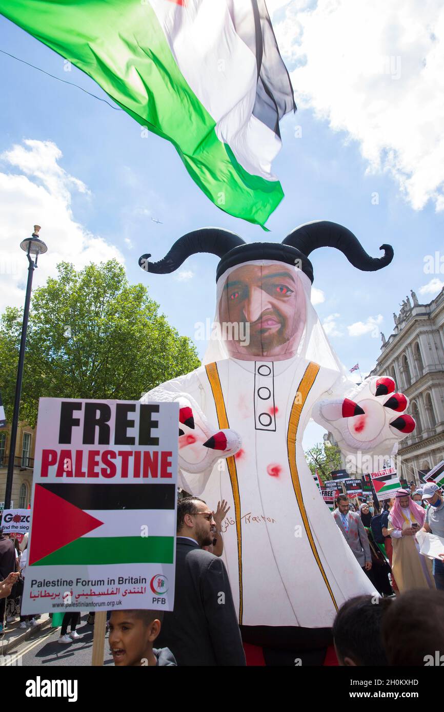 Les gens se réunissent pour un rassemblement pro-palestinien « Resist G7: Justice for Palestine Protest » près de Downing Street, centre de Londres, le 12 juin 2021. Banque D'Images