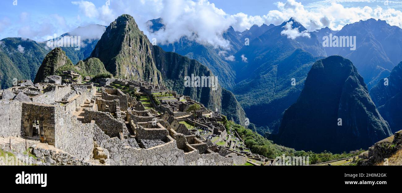 Vue panoramique de Machu Picchu, une citadelle inca dans les hautes Andes du Sud du Pérou.Cuzco, Pérou.Amérique du Sud. Banque D'Images Vue panoramique de Machu Picchu, une citadelle inca dans les hautes Andes du Sud du Pérou.Cuzco, Pérou.Amérique du Sud. Banque D'Images