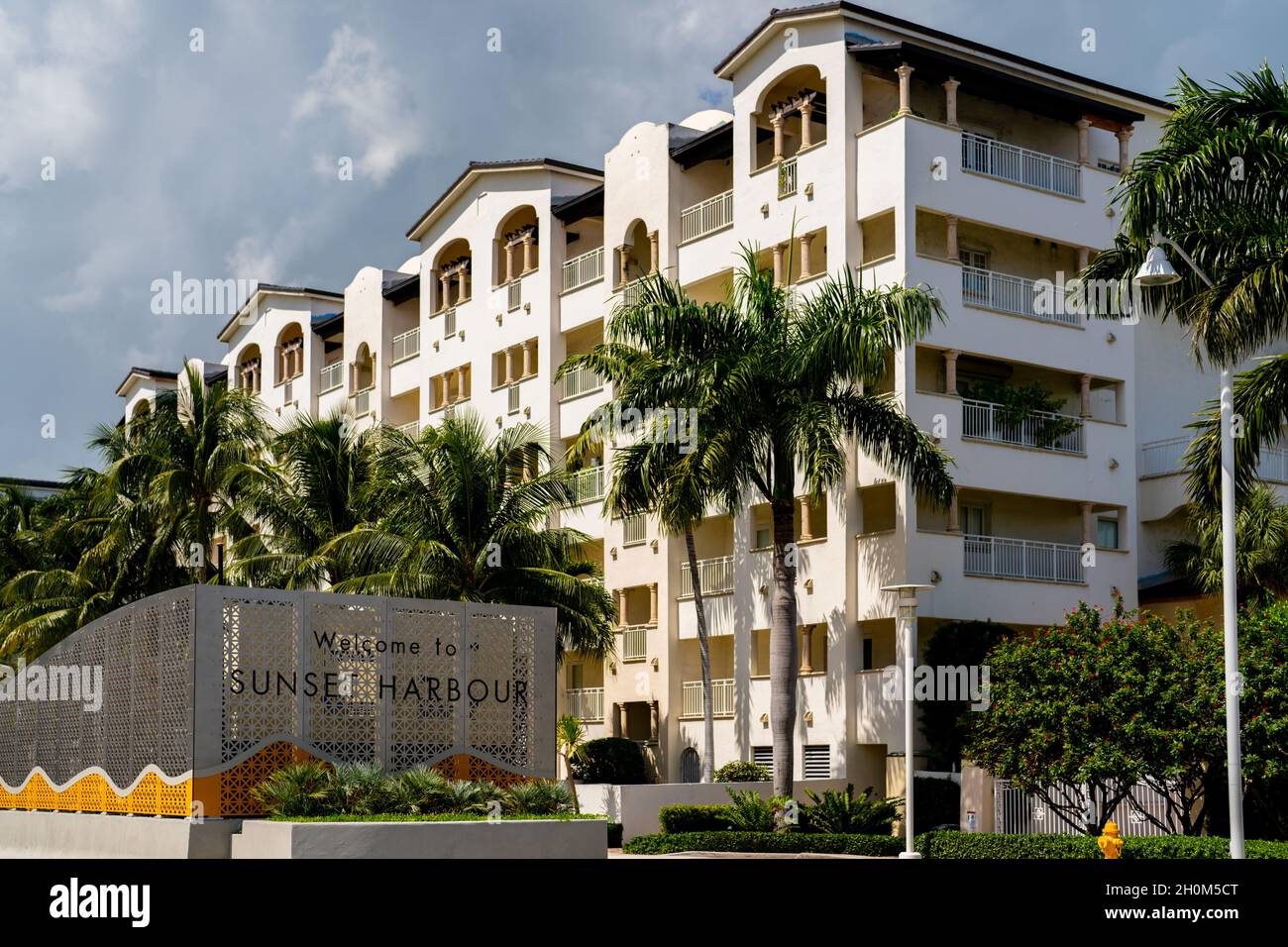 Miami Beach, FL, États-Unis - 10 octobre 2021 : immeuble en copropriété Miami Beach Sunset Harbour Banque D'Images