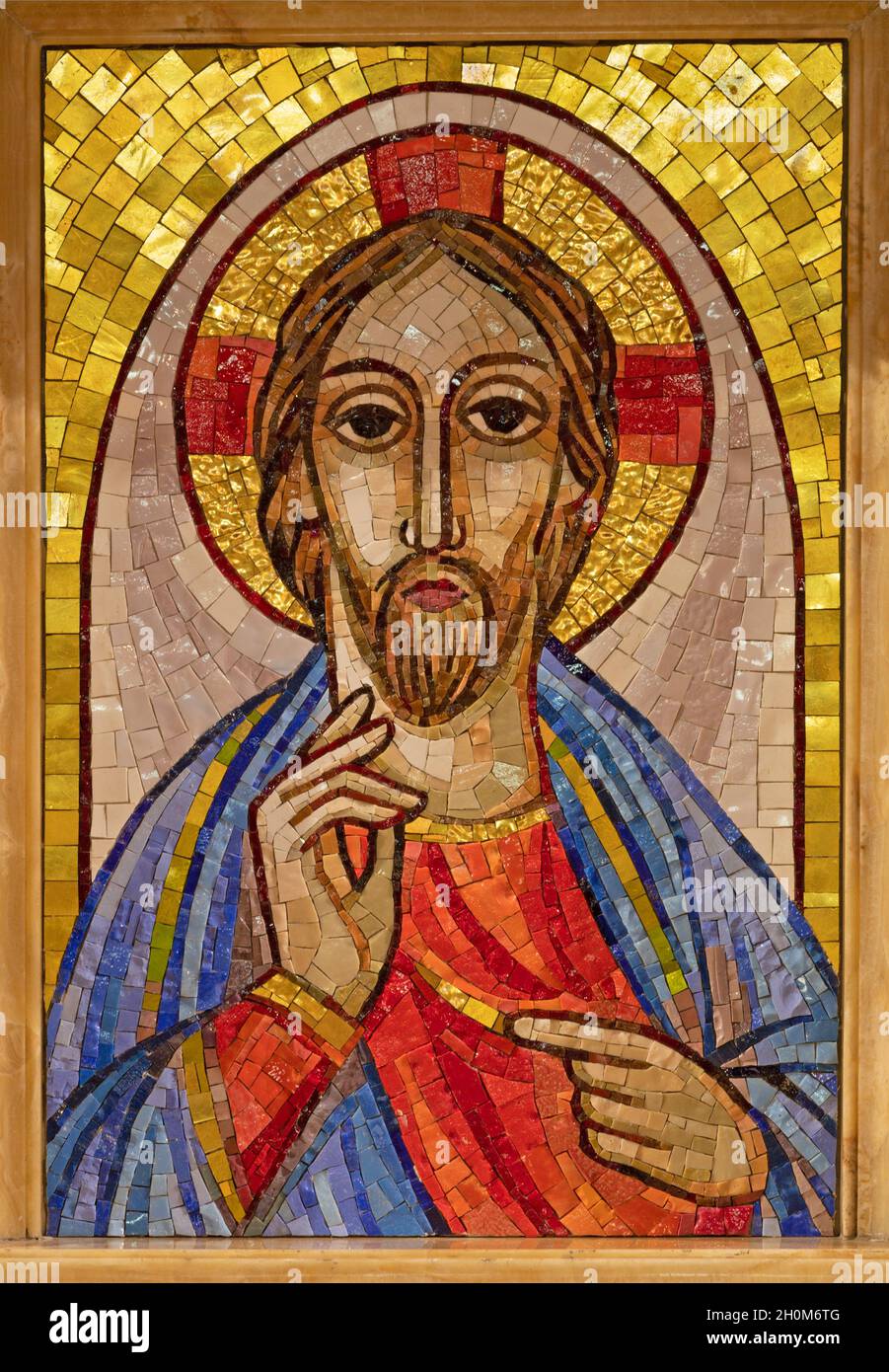 ROME, ITALIE - 31 AOÛT 2021 : la mosaïque moderne de Jésus dans l'église Chiesa di Santa Maria Addolorata. Banque D'Images