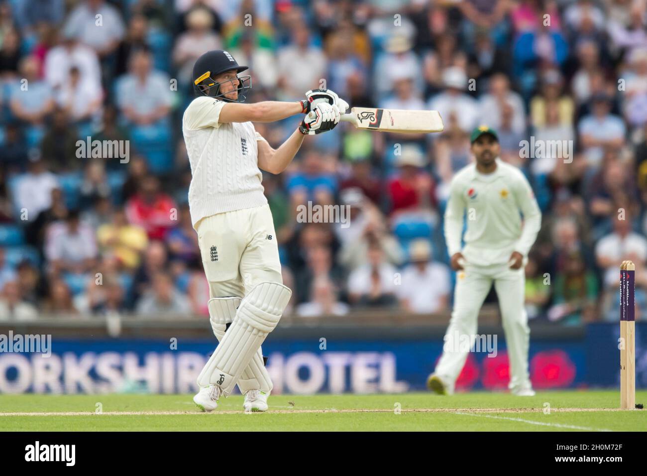 Le Jos Buttler d'Angleterre a frappé un six pour marquer 50 pas dehors Banque D'Images